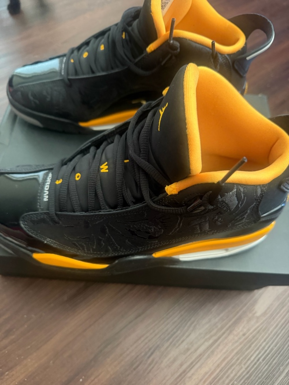 Jordan Men's Dub zero taxi Basketball Sneakers